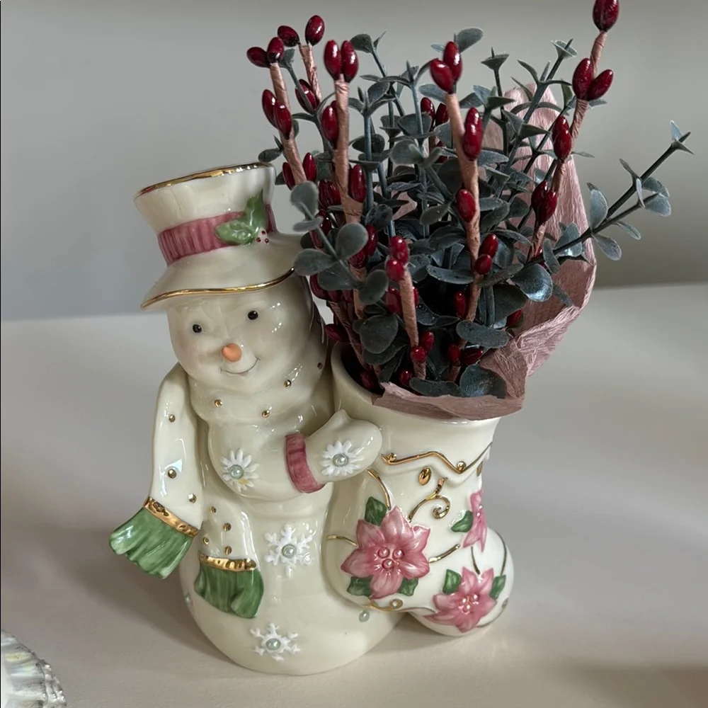 Lennox - Elegant White Ceramic Figurine Set